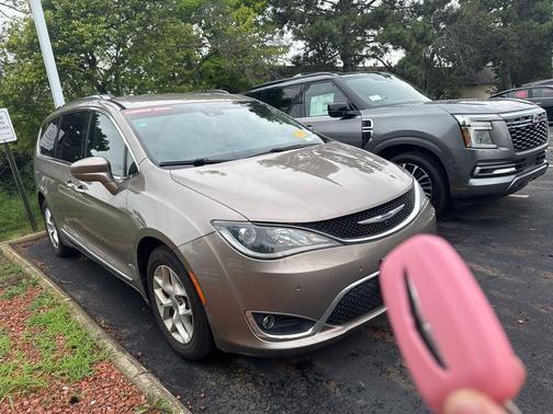 2017 Chrysler Pacifica Touring-L Plus