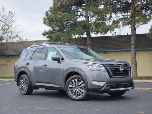 2025 Nissan Pathfinder SL