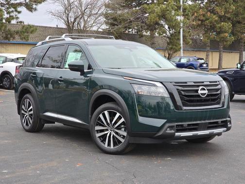 2025 Nissan Pathfinder Platinum