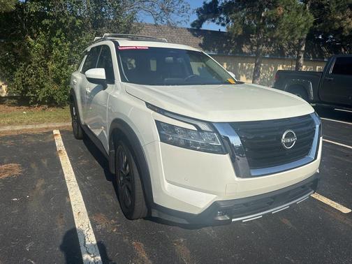 2022 Nissan Pathfinder SL
