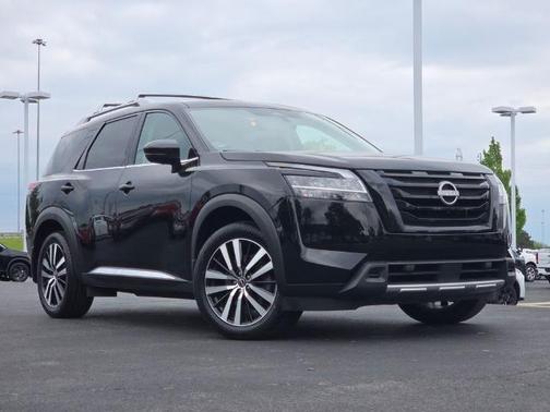 Super Black 2024 Nissan Pathfinder Platinum