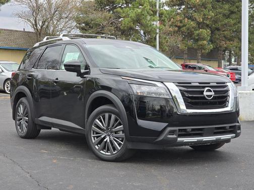 2025 Nissan Pathfinder SL
