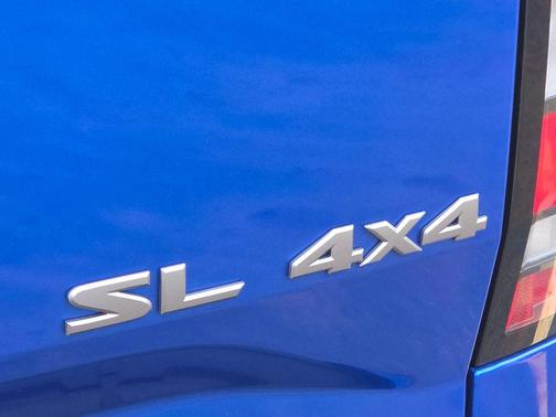 2024 Nissan Frontier SL