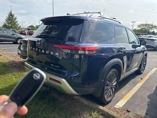 2024 Nissan Pathfinder SL