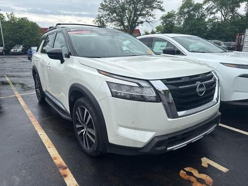 2023 Nissan Pathfinder Platinum
