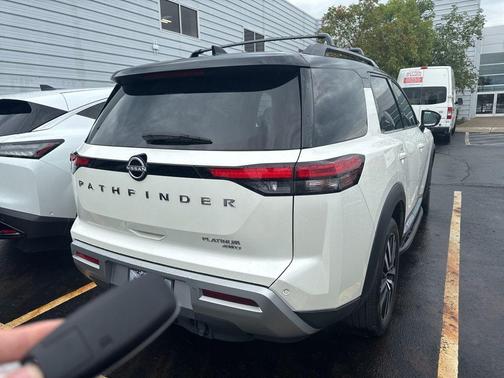 2023 Nissan Pathfinder Platinum