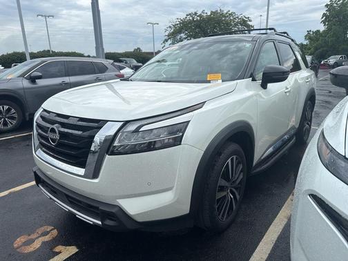 2023 Nissan Pathfinder Platinum