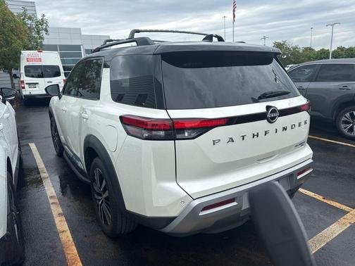 2023 Nissan Pathfinder Platinum