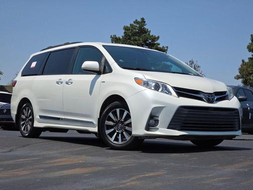 2019 Toyota Sienna XLE Premium