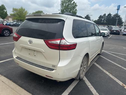 2019 Toyota Sienna XLE Premium
