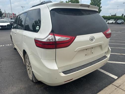 2019 Toyota Sienna XLE Premium