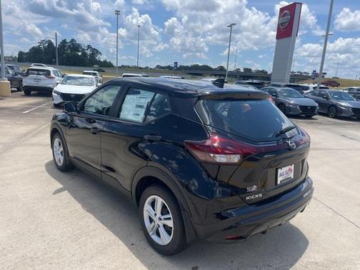 2025 Nissan Kicks S