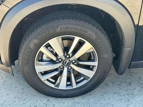 2024 Nissan Pathfinder SL FWD