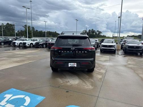2025 Nissan Pathfinder SV FWD