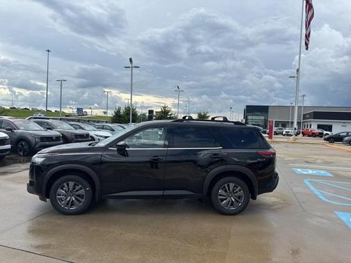 2025 Nissan Pathfinder SV FWD