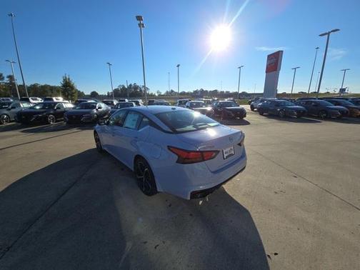 2025 Nissan Altima SR FWD