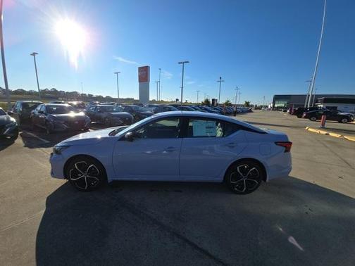 2025 Nissan Altima SR FWD