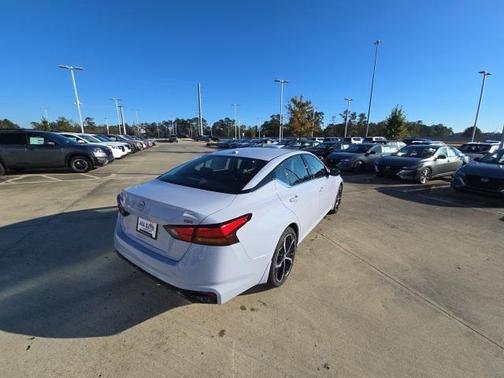 2025 Nissan Altima SR FWD