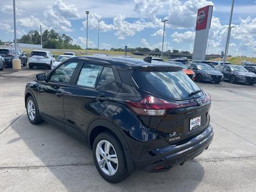 2025 Nissan Kicks S