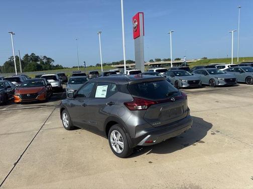 2025 Nissan Kicks S