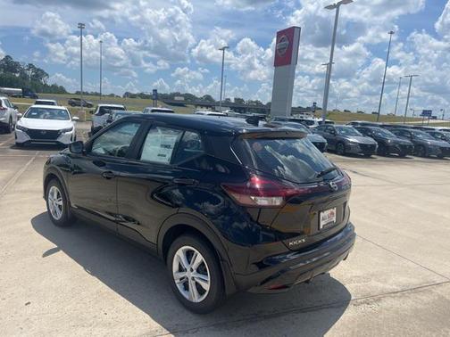 2025 Nissan Kicks S