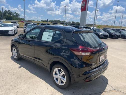 2025 Nissan Kicks S