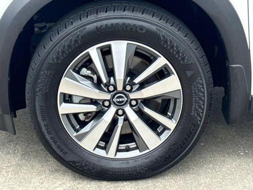Everest White Pearl Tricoat 2025 Nissan Pathfinder SL 4WD