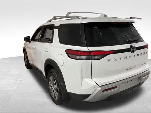 Everest White Pearl Tricoat 2025 Nissan Pathfinder SL 4WD