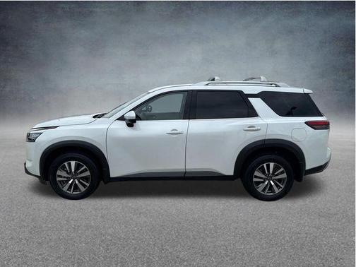 Everest White Pearl Tricoat 2025 Nissan Pathfinder SL 4WD