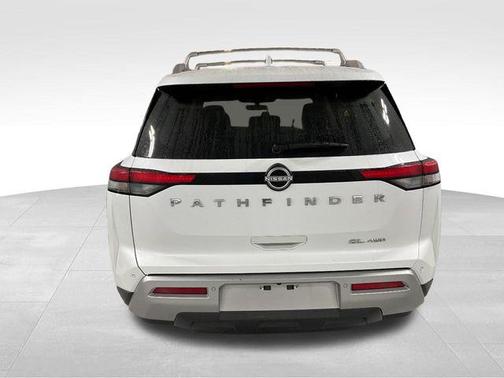 Everest White Pearl Tricoat 2025 Nissan Pathfinder SL 4WD