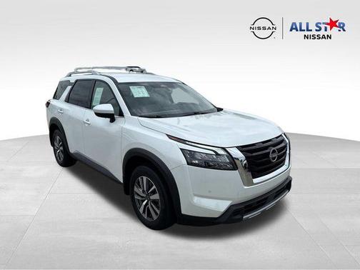 Everest White Pearl Tricoat 2025 Nissan Pathfinder SL 4WD
