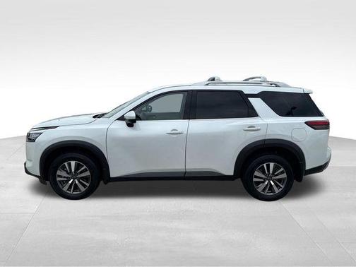 Everest White Pearl Tricoat 2025 Nissan Pathfinder SL 4WD