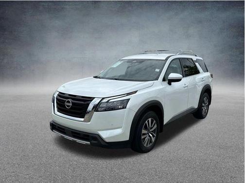 Everest White Pearl Tricoat 2025 Nissan Pathfinder SL 4WD