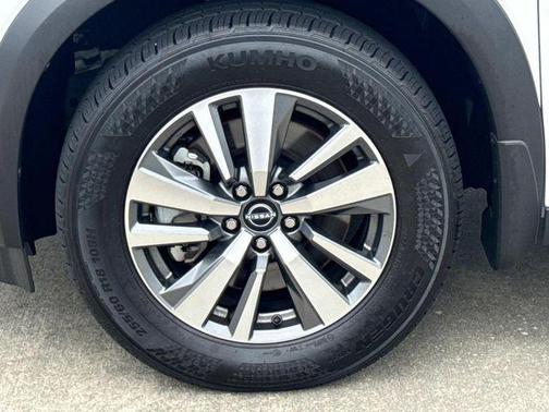 Everest White Pearl Tricoat 2025 Nissan Pathfinder SL 4WD