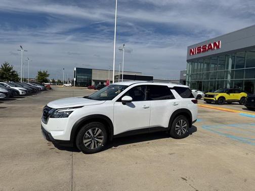 2025 Nissan Pathfinder SL FWD