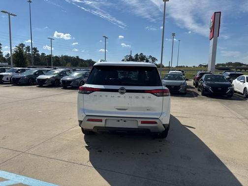 2025 Nissan Pathfinder SL FWD