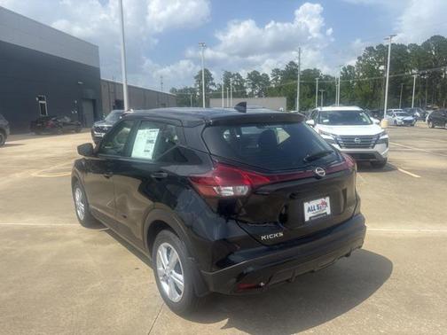 2025 Nissan Kicks S