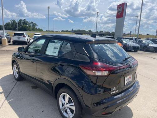 2025 Nissan Kicks S