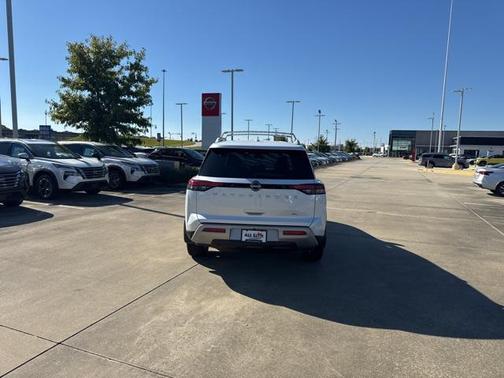 2025 Nissan Pathfinder SL FWD