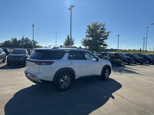 2025 Nissan Pathfinder SL FWD