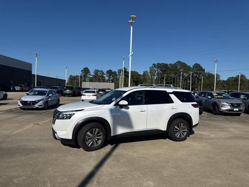 2025 Nissan Pathfinder SL FWD