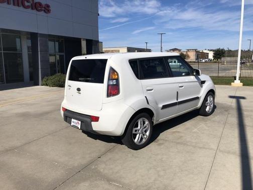 2010 Kia Soul +