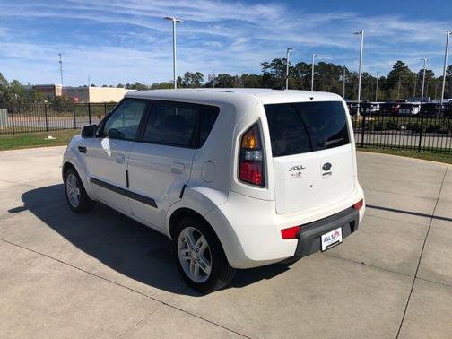 2010 Kia Soul +