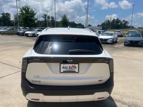 2025 Nissan Kicks SR