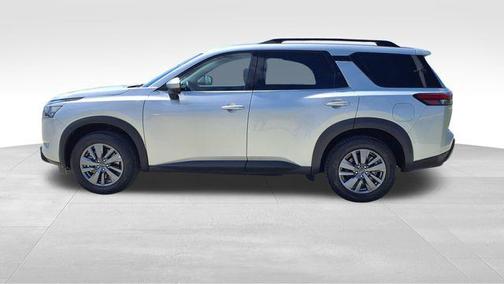 Brilliant Silver Metallic 2025 Nissan Pathfinder SV FWD