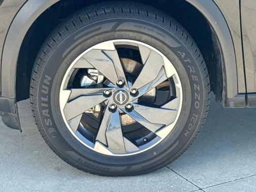 Super Black 2025 Nissan Rogue SV