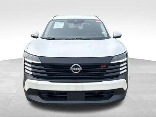 Aspen White Tricoat 2025 Nissan Kicks SR