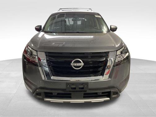 Gun Metallic 2024 Nissan Pathfinder SL FWD