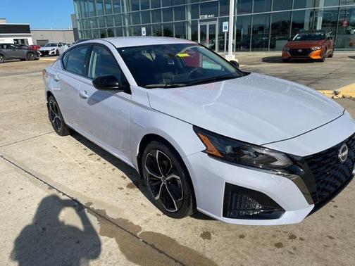 2025 Nissan Altima SR FWD