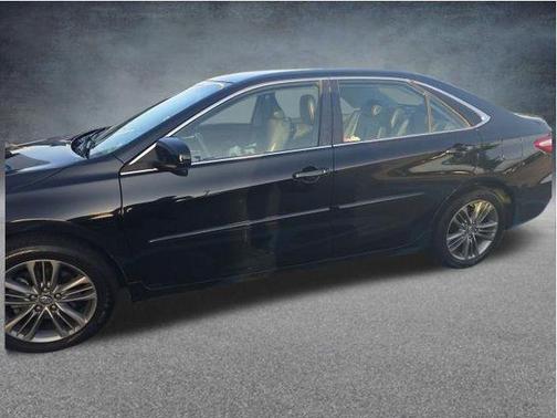 Midnight Black Metallic 2017 Toyota Camry SE